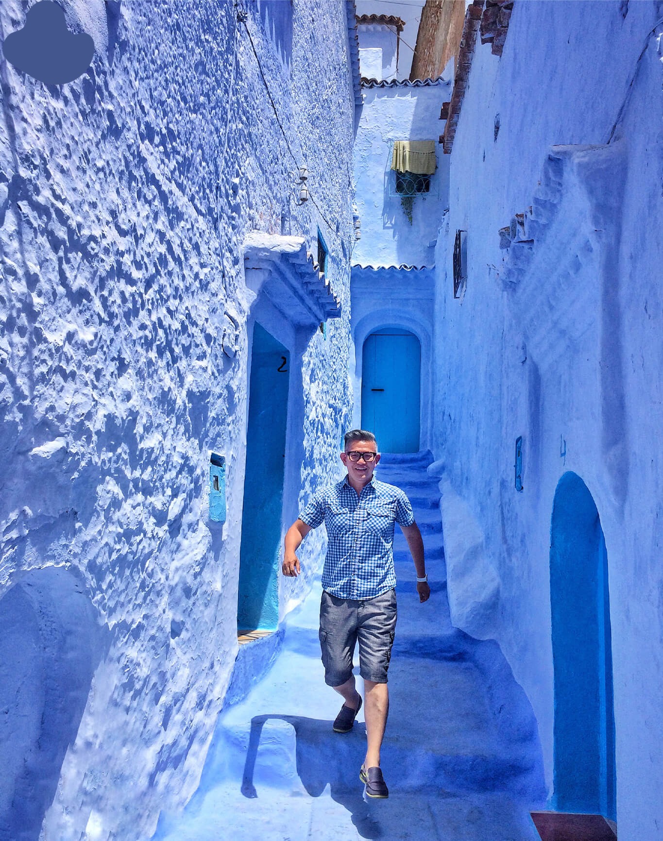 Solo travel in Morocco exploring the blue streets of Chefchaouen
